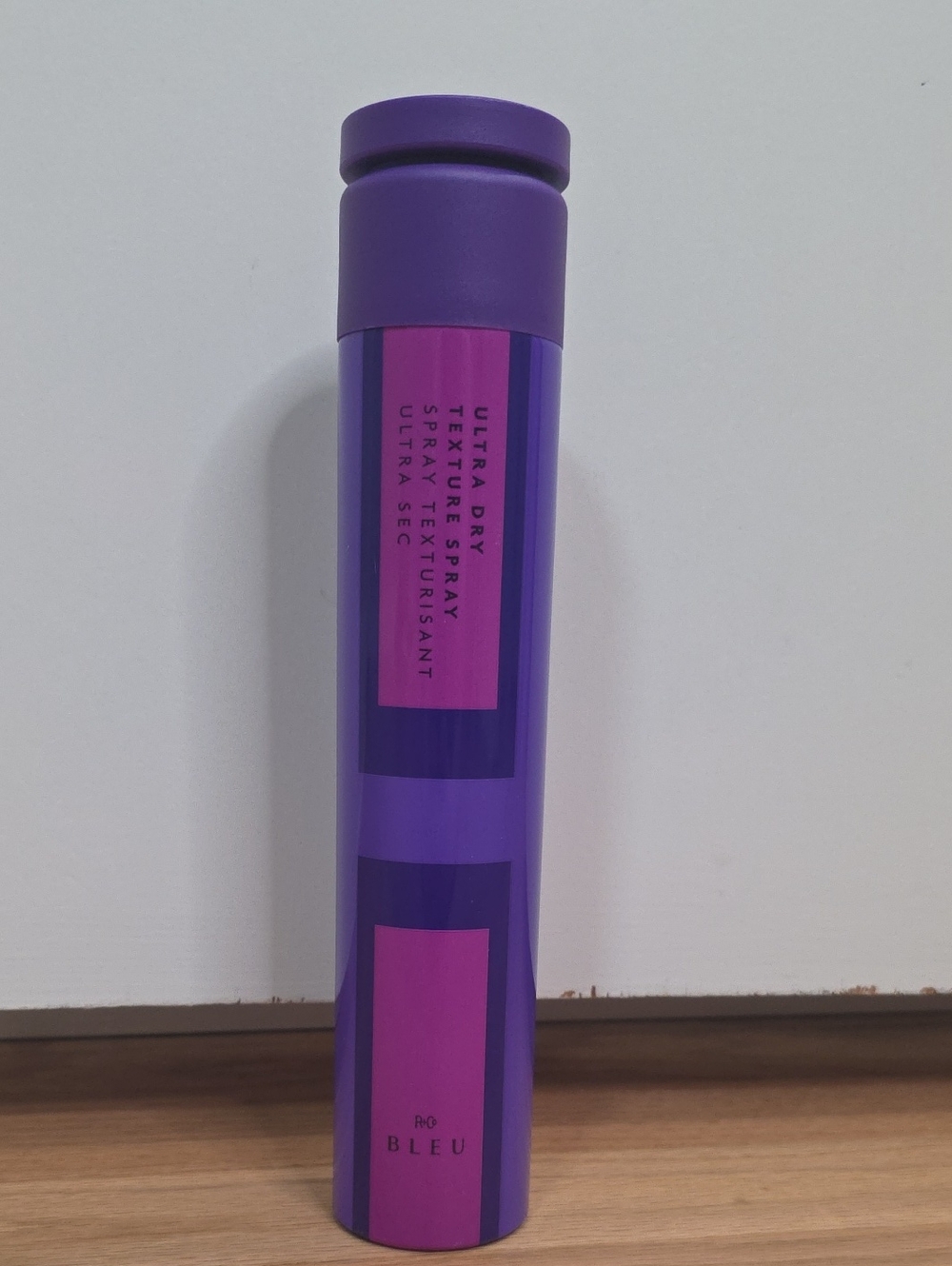 R+Co Ultra Dry Texture Spray - Purple